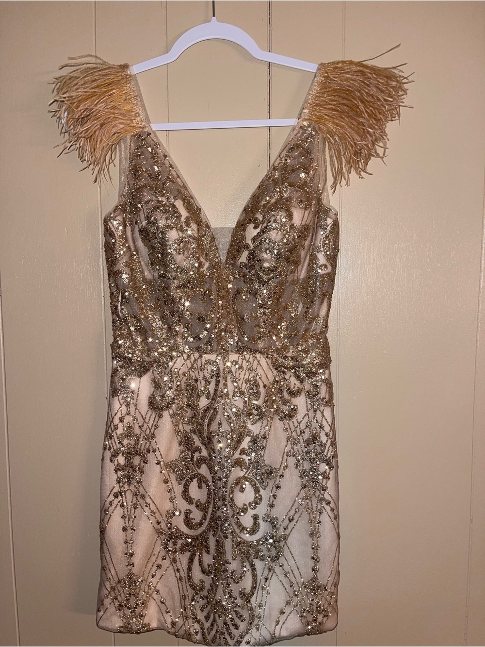 Camille La Vie Gold Sequin Feather Dress 4 Homecoming NYE Wedding Guest Prom